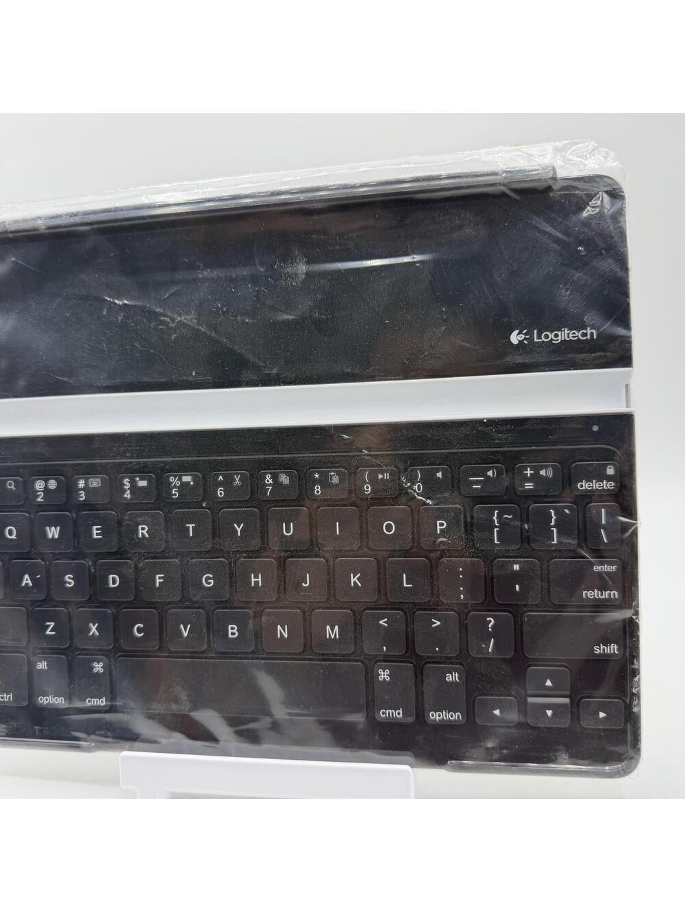 Logitech Ultrathin Keyboard Cover for iPad 2nd, 3rd and 4th Generation - Picture 6 of 6